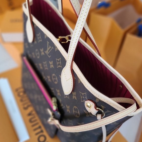 Louis Vuitton Neverfull PM - Picture 7 of 16